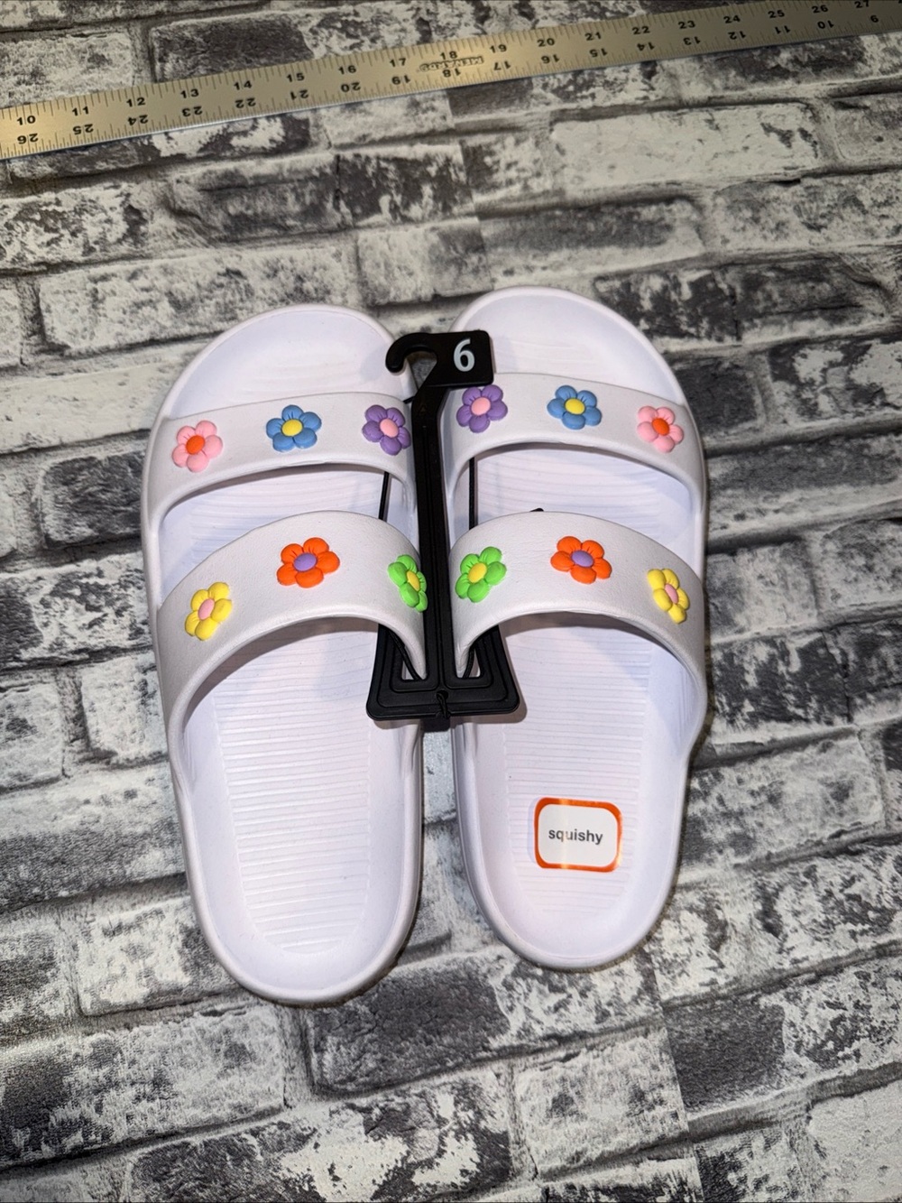 NWT Girls Flower Slide Sandals-White-Size 6-Summer-Beach-Pool -Shower Shoes